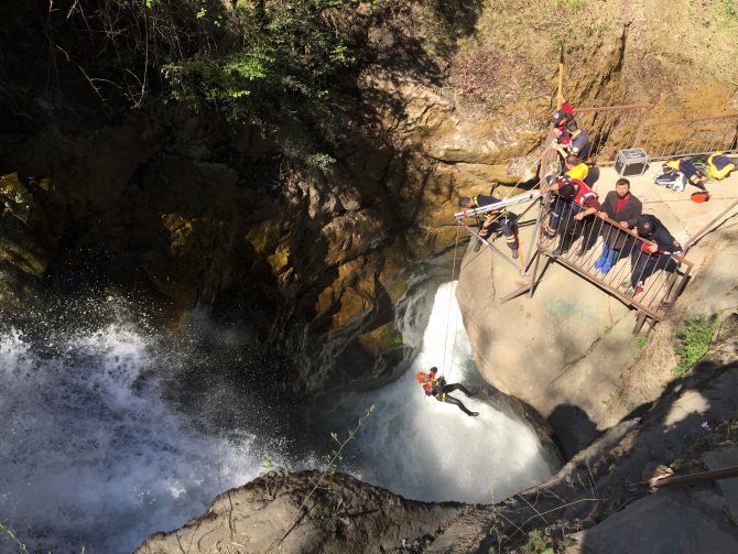 Düzce'de şelaleden düşen Suriyeli çocuğun kaybolması