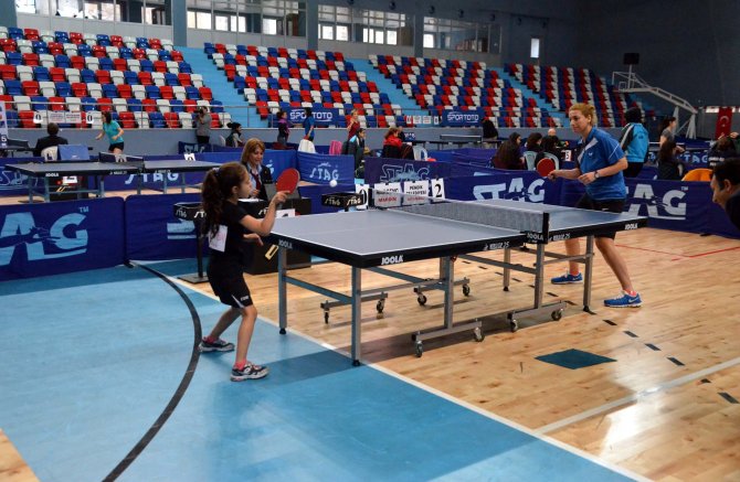 Kendinden 30 yaş büyük rakibiyle mücadele etti