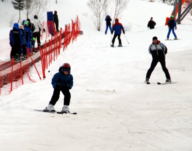 Nisan ayında Palandöken'de kayak keyfi