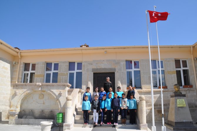 İlkokul öğrencilerinden Mehmetçik Vakfı'na bağış