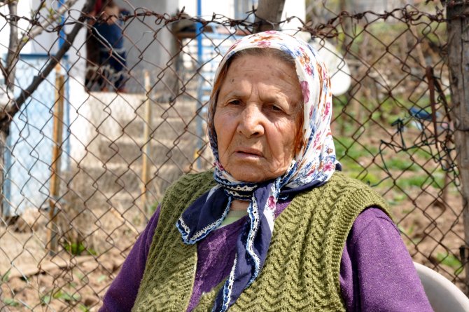 Şerife nine acil servise "çamurlu ayakkabı"larını çıkarıp girdi