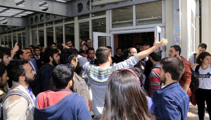 Anadolu Üniversitesi yerleşkesinde arbede