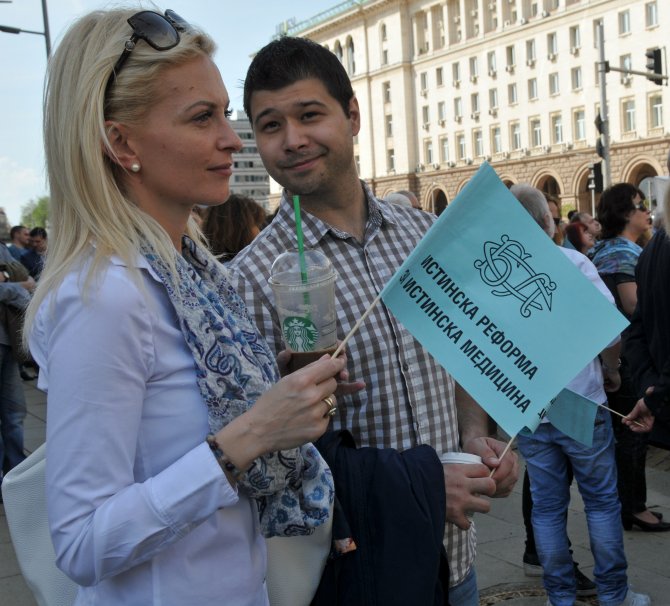 Bulgaristan’da doktorlar protesto düzenledi