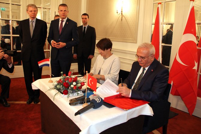 Ekonomi Bakanı Elitaş Hollanda'da: