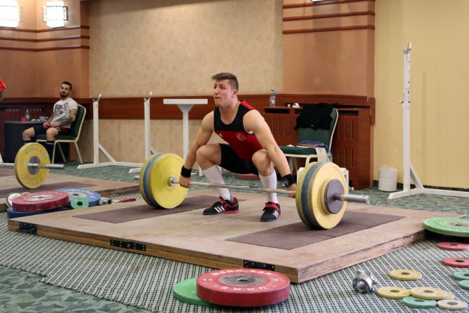 Milli halterciler Avrupa Şampiyonası'na hazır