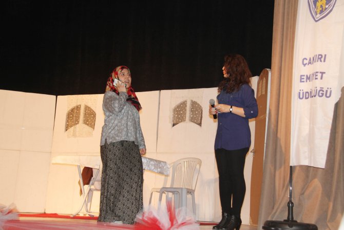 Telefonla dolandırıcılık tiyatro sahnesine taşındı