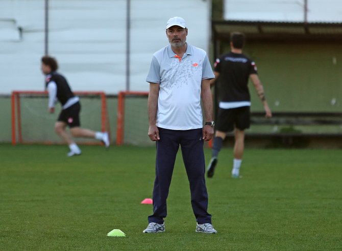 "Volkan Demirel Fransa'da olmayı hak ediyor"