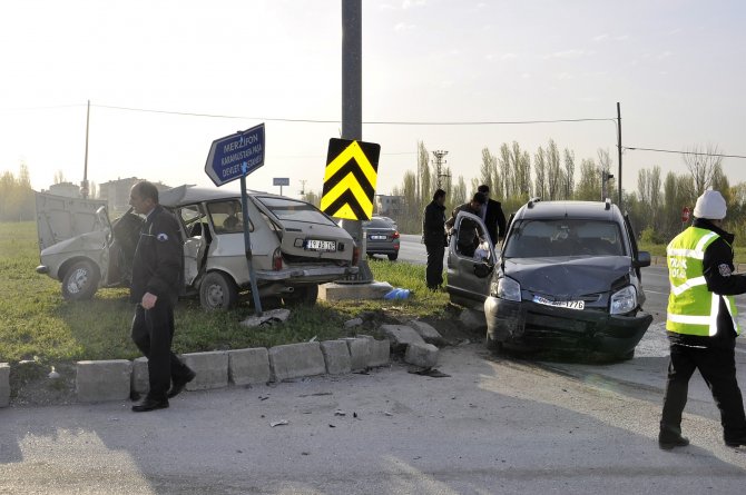 Cenaze yolunda trafik kazası: 1 ölü, 6 yaralı