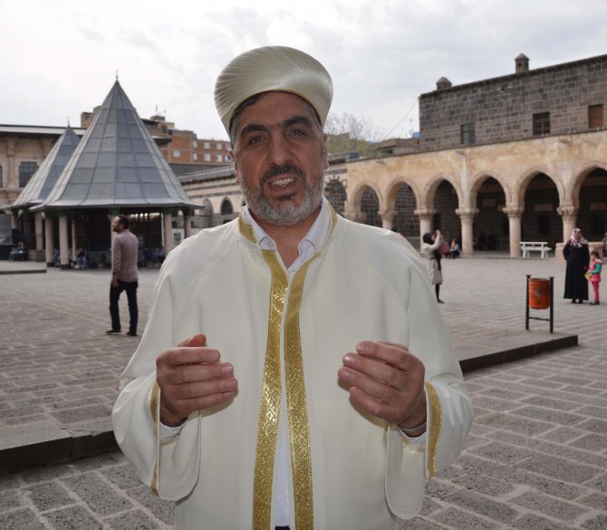 Diyarbakır Ulu Camide Regaip Kandili programı düzenlendi