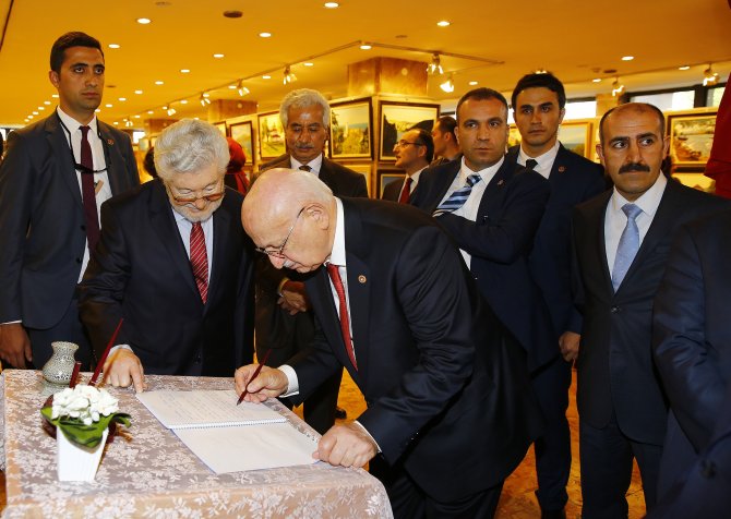 Kahraman, eski milletvekili Ünal'ın sergisini açtı