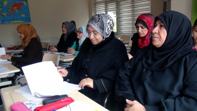 Suriyeli kadınlar Türkçe öğrenerek yeni yaşamlarına uyum sağlayacak