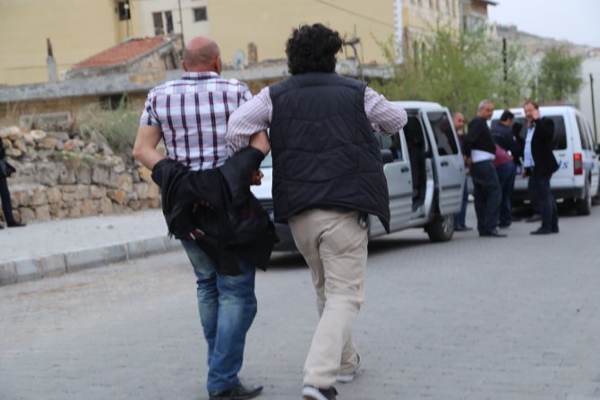 Ehliyetsiz sürücü polisten kaçtı