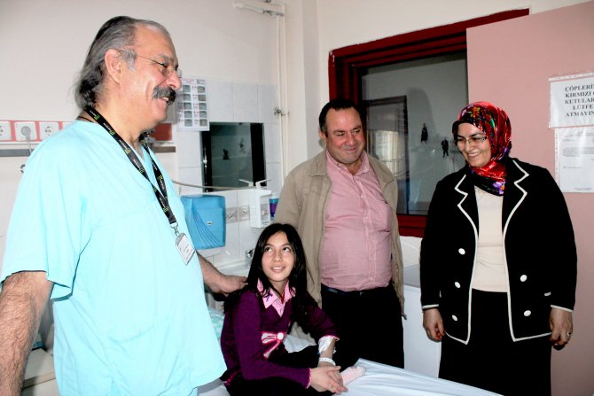 Metal kalem parçasını iki ay akciğerinde taşıdı