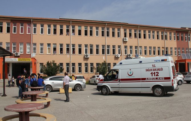 Okulda bıçaklı kavga