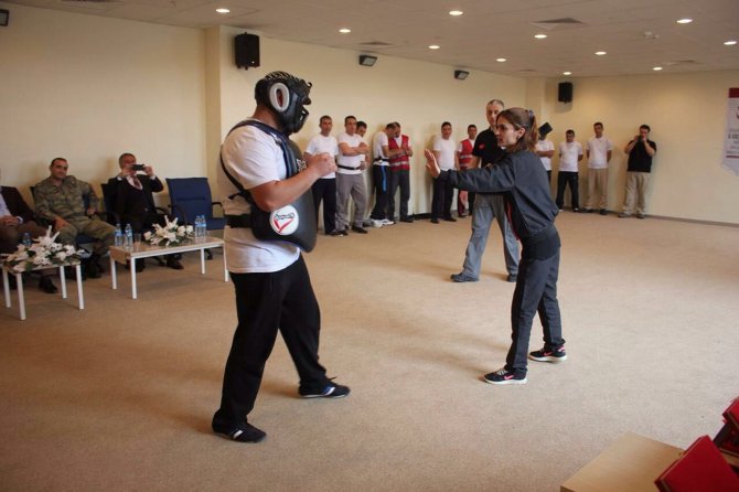 Güvenlik görevlilerine uygulamalı eğitim