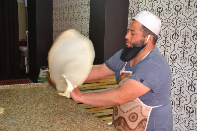 Aksaray'da 28 yıldır börek satıyor