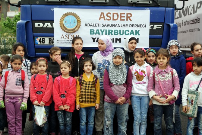 Suriyeli çocuklardan ülkelerine yardım