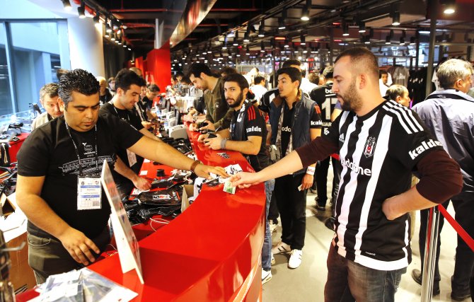 Beşiktaş'ın en büyük Kartal Yuvası mağazası açıldı
