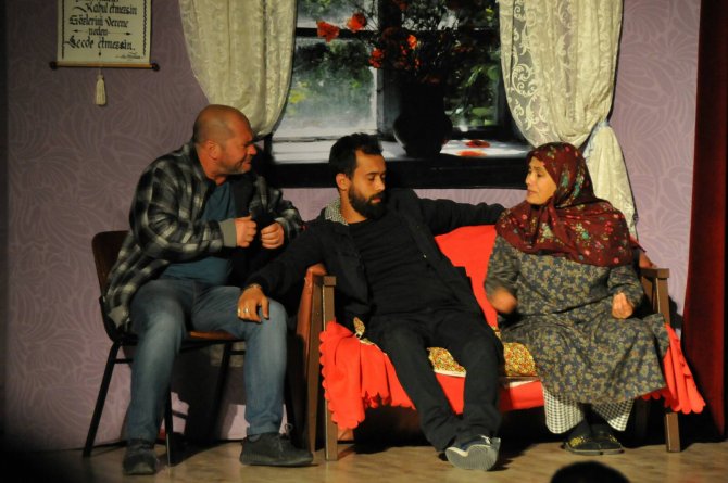 Akşehir'de "Karar Senin İlk Namaz" tiyatrosu sahnelendi