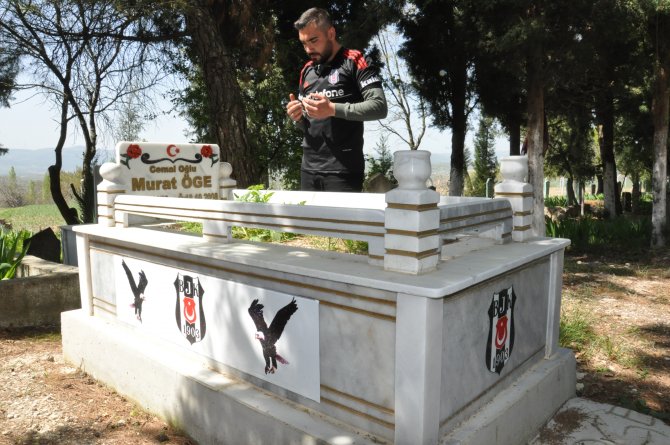 Beşiktaş sevdasını mezar taşına kazıttı