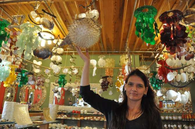 Denizlerde "zehir" evlerde "süs"