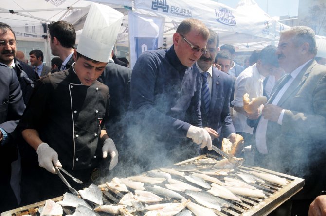 Denizsiz kent balıkla şenlendi