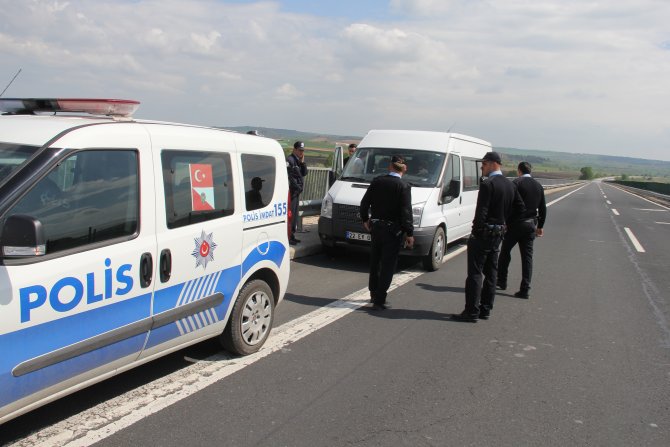 Edirne'de, Pakistan uyruklu 12 kaçak yakalandı