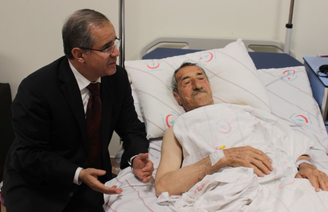 GÜNCELLEME 4 - Kilis’e 2 roket mermesi düştü - Suriye'deki DAEŞ terör örgütü üyelerince ateşlenen 2 roket mermisinin birinin boş araziye, diğerinin pansiyona isabet etmesi sonucu 1 kişi hayatını kaybetti, 7 kişi yaralandı -