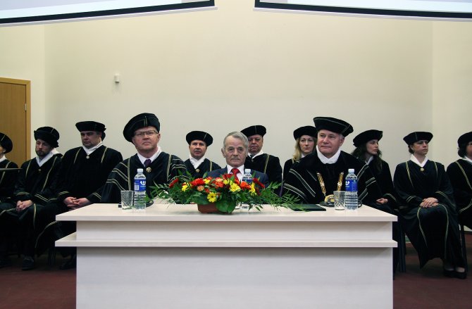 Litvanya'da Kırımoğlu'na fahri doktora unvanı