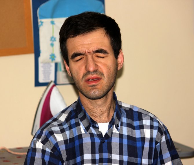 Braille alfabesiyle Kur'an öğreniyorlar