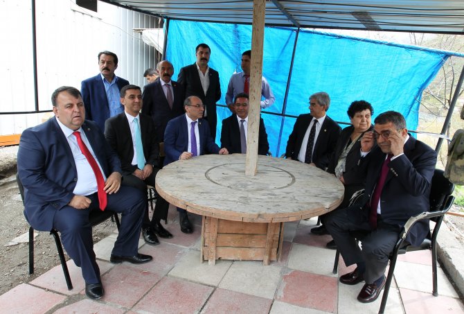 CHP heyeti Hakkari'de