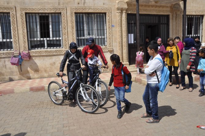 Cumhurbaşkanına "teşekkür" için pedal çeviren Suriyeli aile