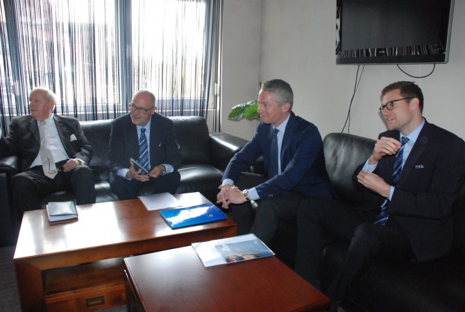 FIFA ve UEFA heyeti Kosova'da