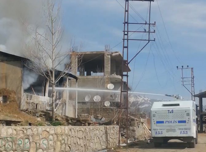 Teröristler yaktı, "TOMA" söndürdü