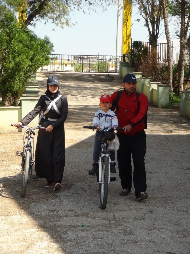 Cumhurbaşkanına "teşekkür" için pedal çeviren Suriyeli aile