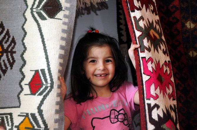 Kök boyalı kilimler yıllara meydan okuyor