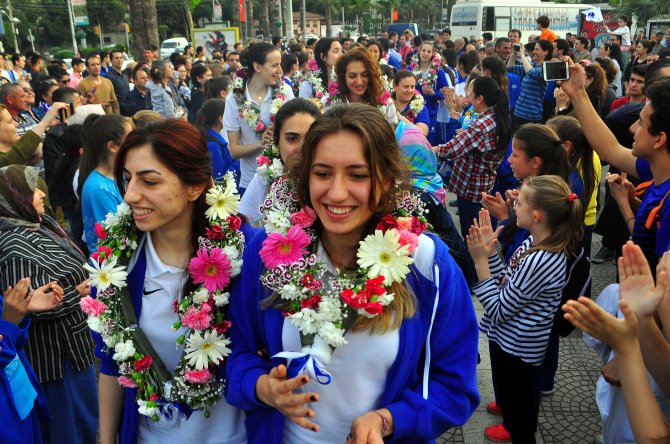 Seramiksan kadın voleybol takımında 1. Lig sevinci