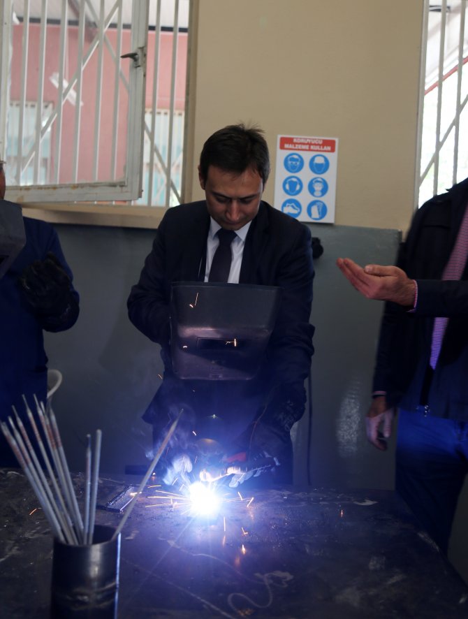 Suriyelilere yönelik mesleki ve teknik eğitim kursları