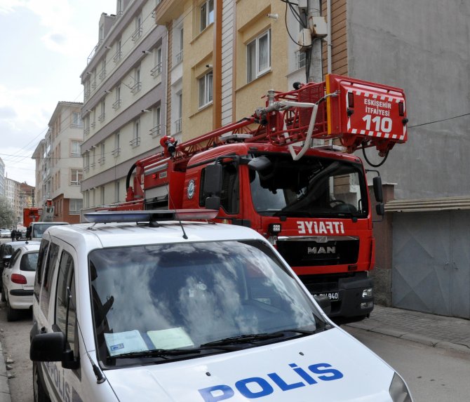 Yangın çıkan evde mahsur kalan hayvanlar kurtarıldı