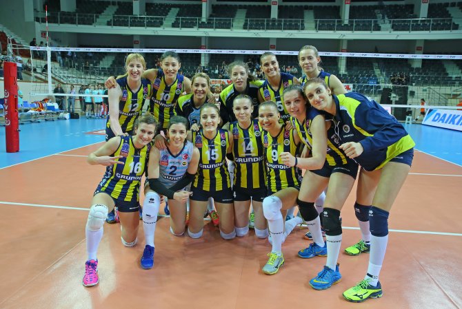 Voleybolda derbi maçta tribünler boşaltıldı