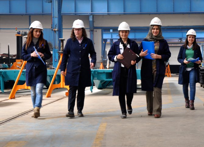 Milli yük vagonuna kadın eli