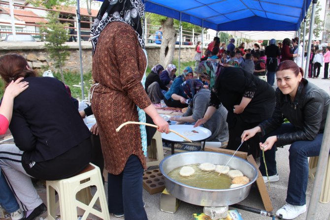 Seydişehir'de öğrencilere üç aylar pişisi dağıtıldı