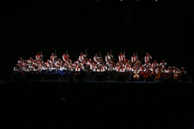 "Budapeşte Gypsy Senfoni Orkestrası" İstanbul'da konser verdi