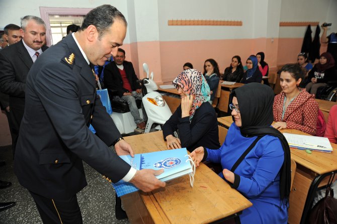 Engelli kursiyerlere polis desteği