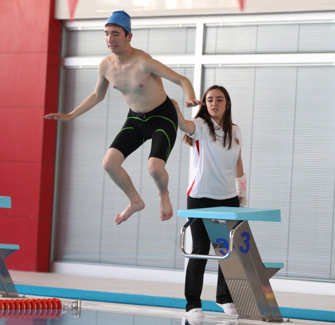 "Özel Çocuklar Yüzme Şampiyonası"