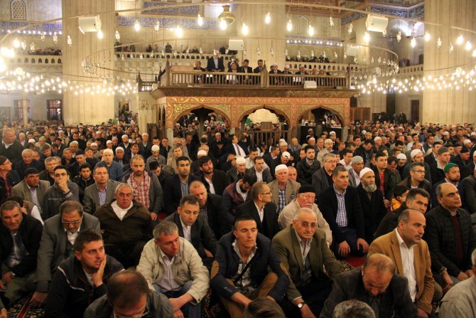 Diyanet İşleri Başkanı Görmez Selimiye'de sabah namazını kıldırdı