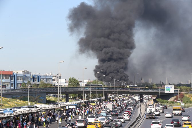 İstanbul'daki metrobüs yangını