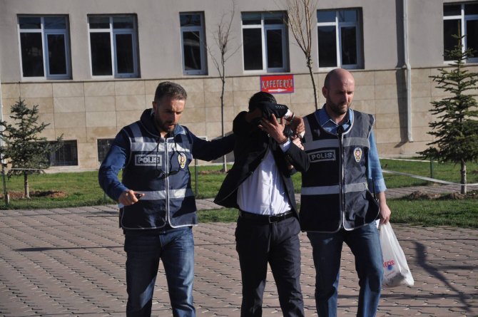 Tül perdeyi sordu, dükkanı soydu