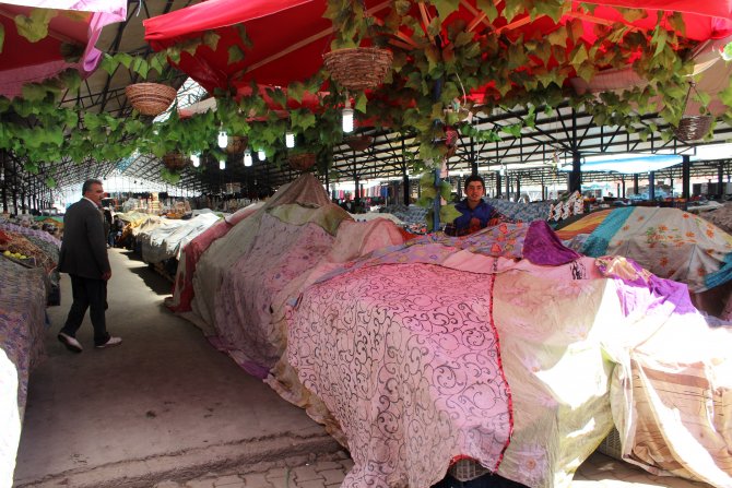 Ağrı'da pazar esnafından belediyeye protesto