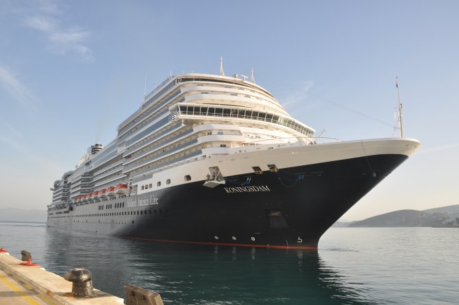 Kuşadası'nda kruvaziyer turizmi